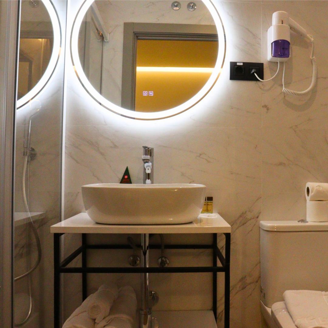 Hostal La Rua-Montera Madrid Eksteriør billede
