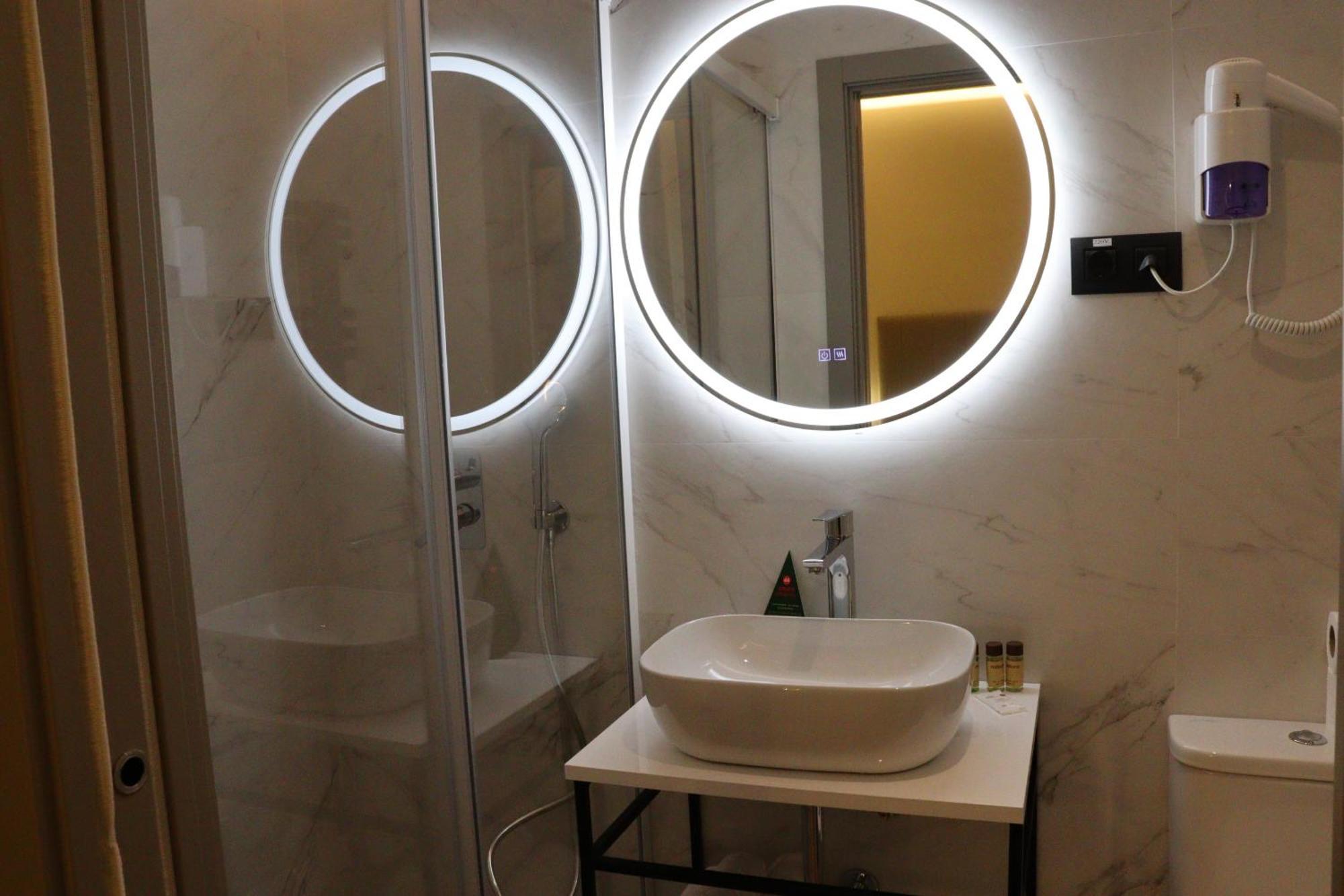 Hostal La Rua-Montera Madrid Eksteriør billede