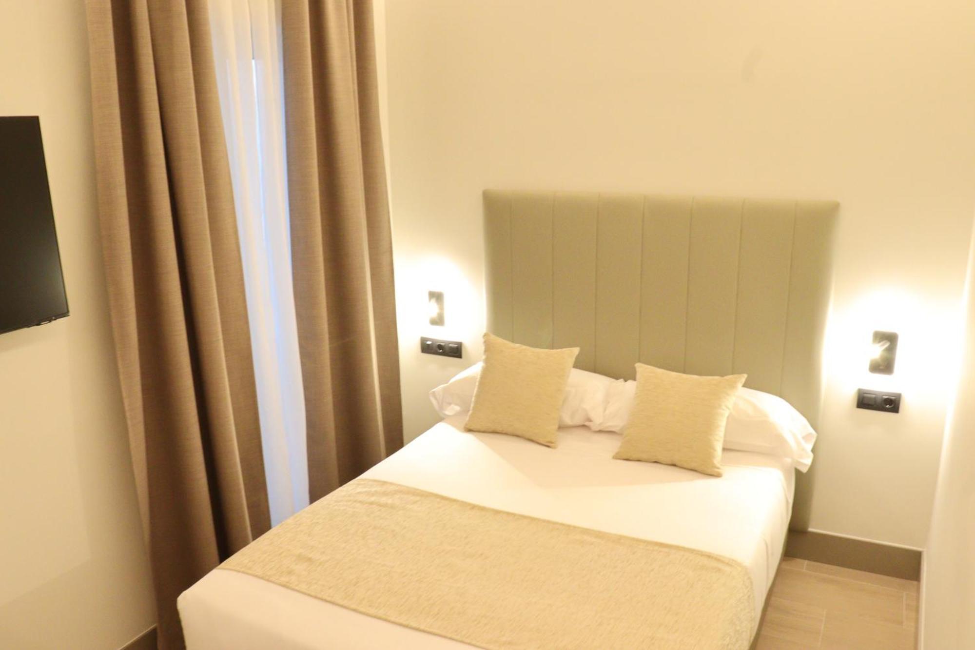 Hostal La Rua-Montera Madrid Eksteriør billede